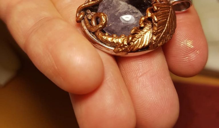 Jin-Jang ametiszt köves medál